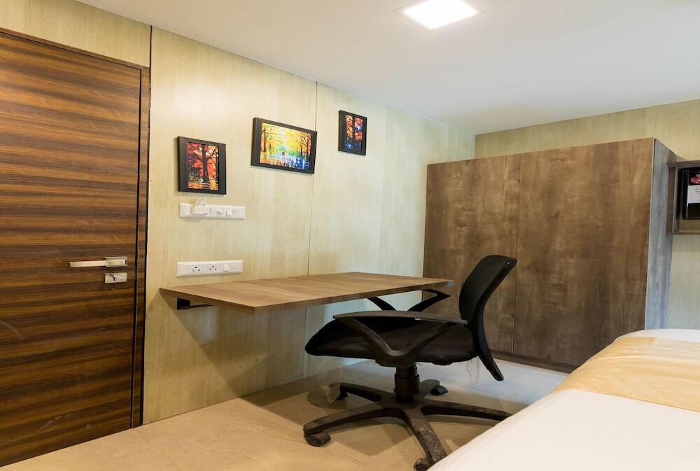 Мумбаи: Hotel New Sky Palace Residency - Near International Airport