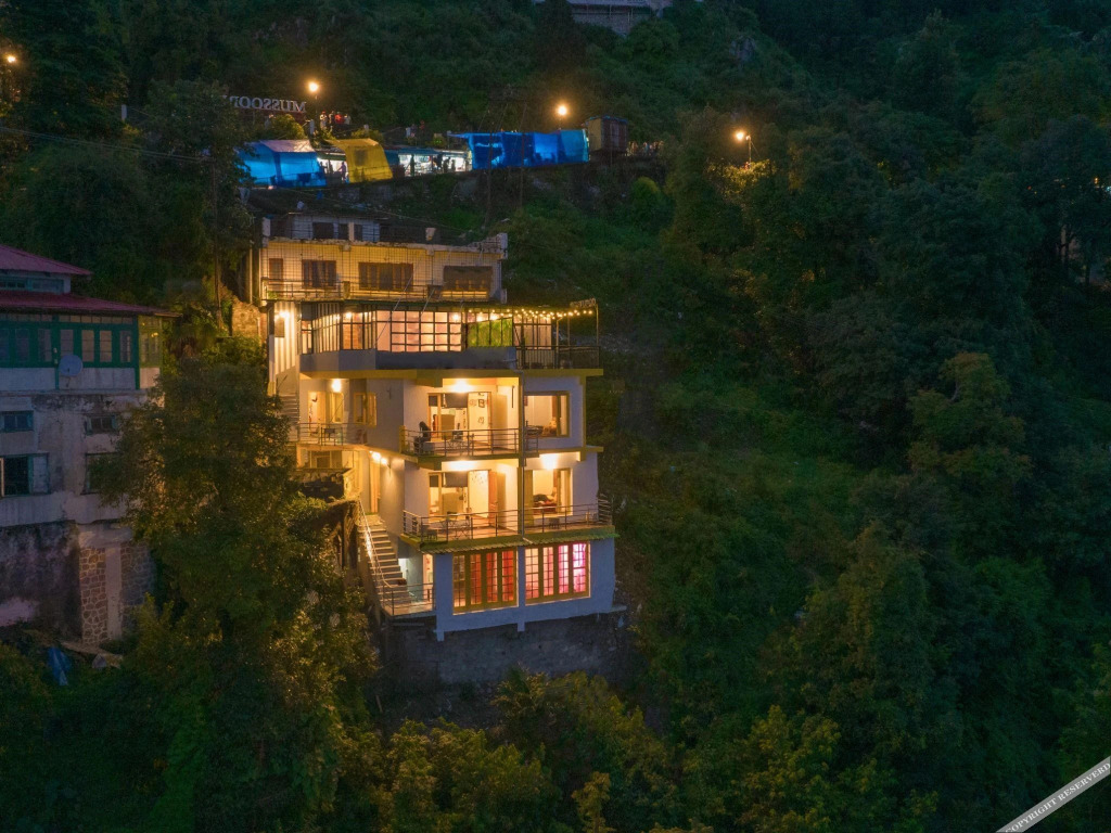 Массури: Yashshree Mussoorie Mall Road