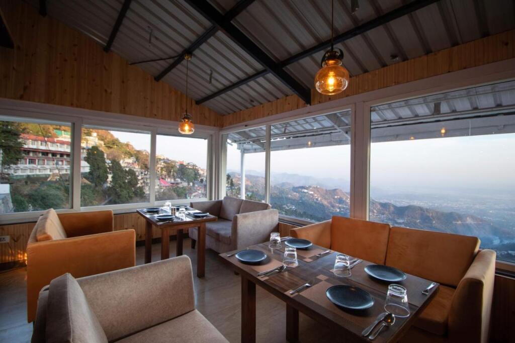 Массури: Yashshree Mussoorie Mall Road