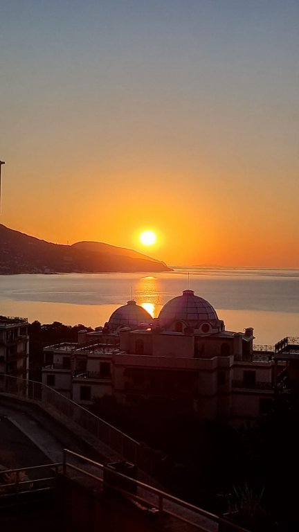 Алупка: Апартаменты Ялта (Ореанда) с видом на море