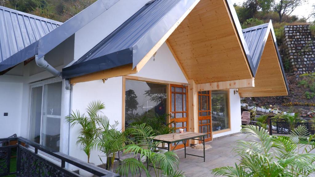 Массури: The Bougainvillea Riverside Cottage