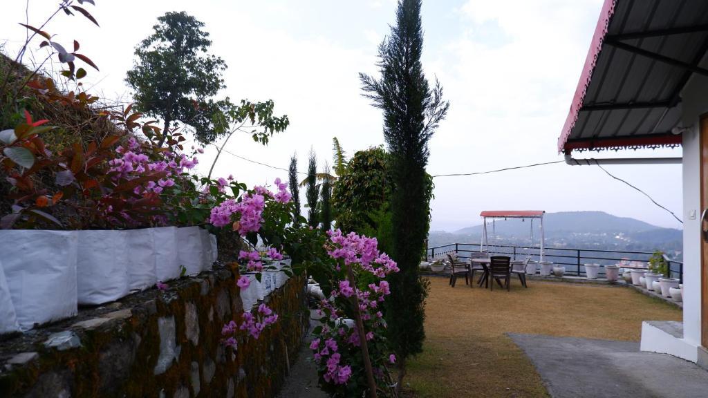 Массури: The Bougainvillea Riverside Cottage
