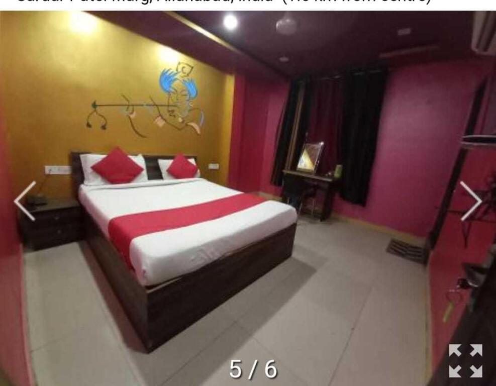 Найни: OYO Flagship 806679 Hotel A T S