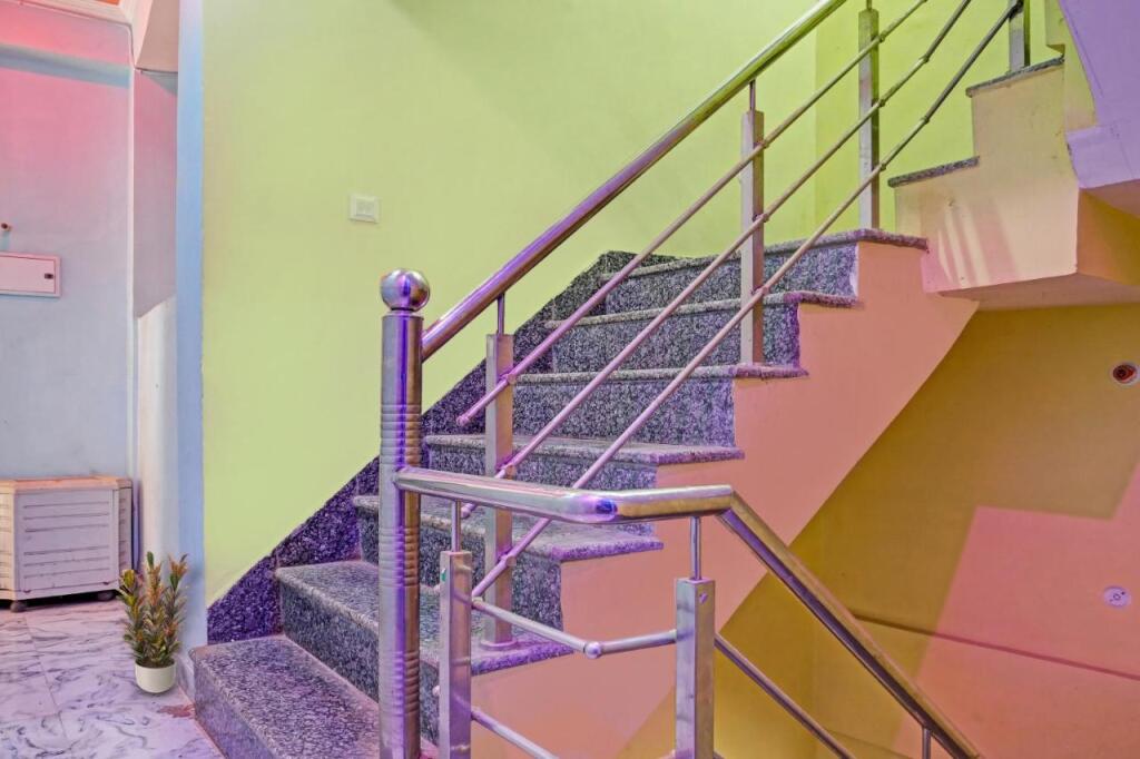 Найни: Spot On 70220 Hotel Kanha Inn