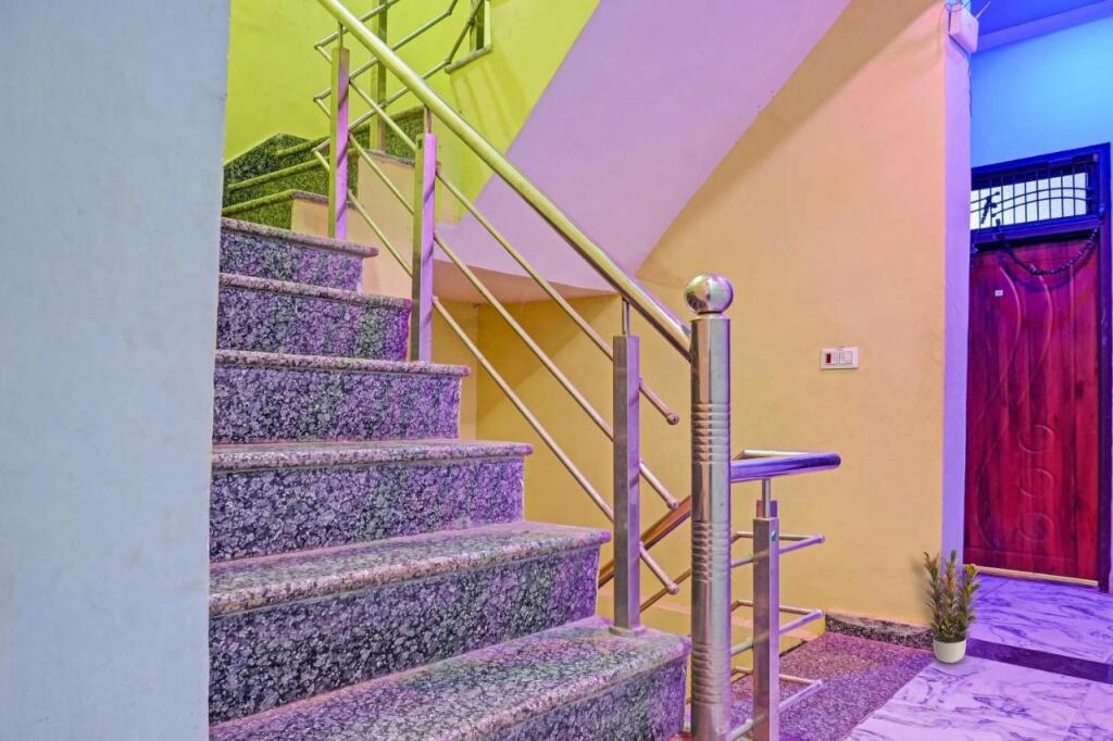 Найни: Spot On 70220 Hotel Kanha Inn