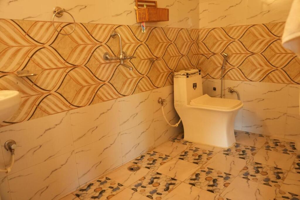 Наинитал: Corbett Mid Forest Resort