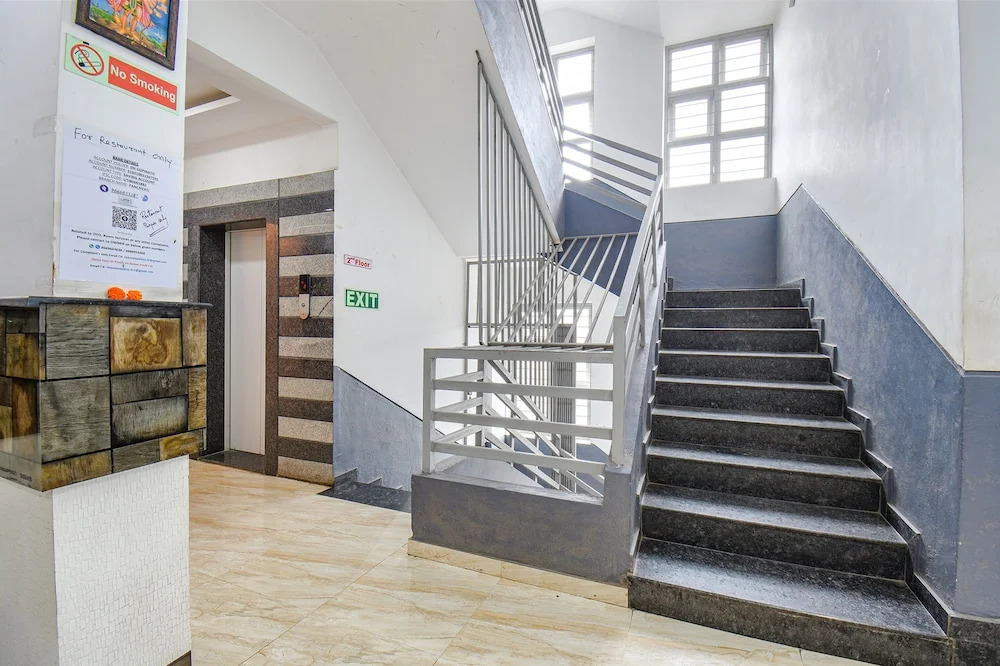 Нашик: Fabhotel The Address