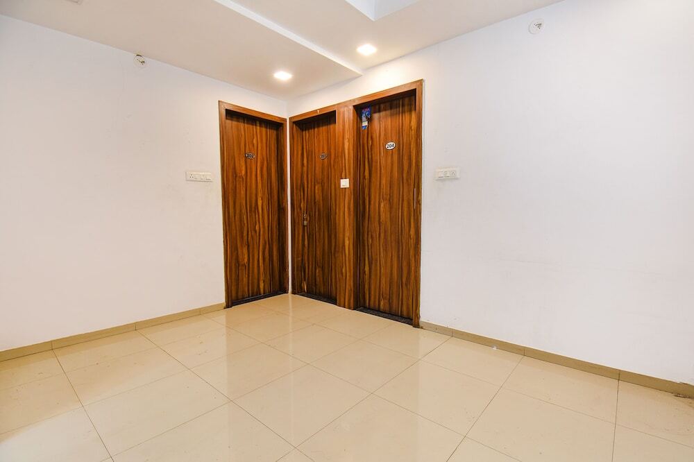 Нашик: Fabhotel The Address