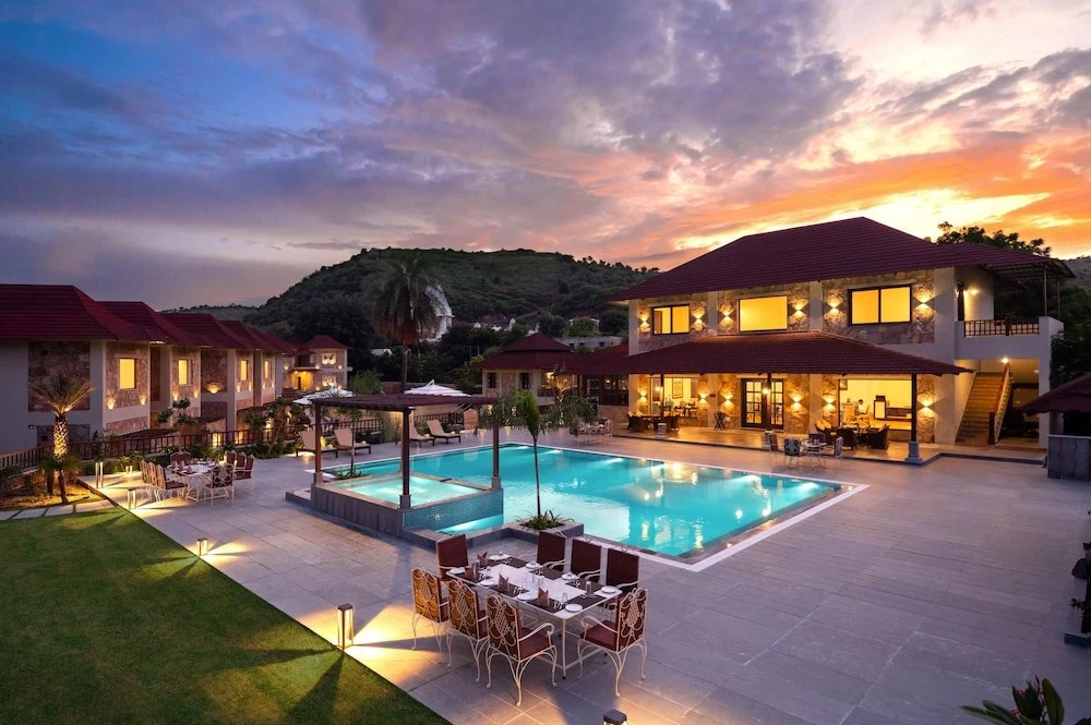 Удаипур: Sarasiruham Resort Private Pool Villa
