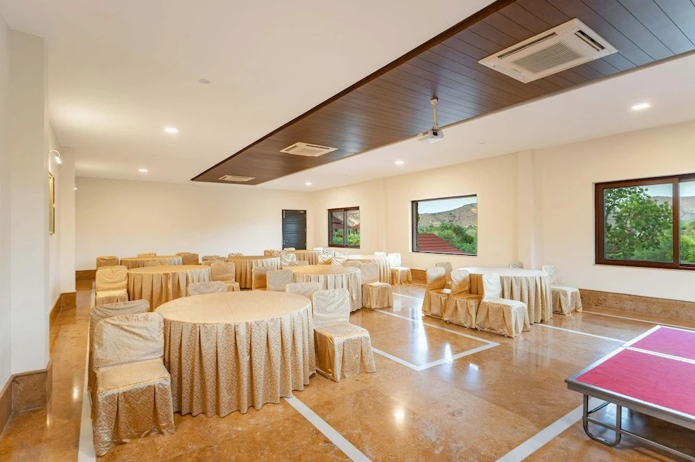 Удаипур: Sarasiruham Resort Private Pool Villa