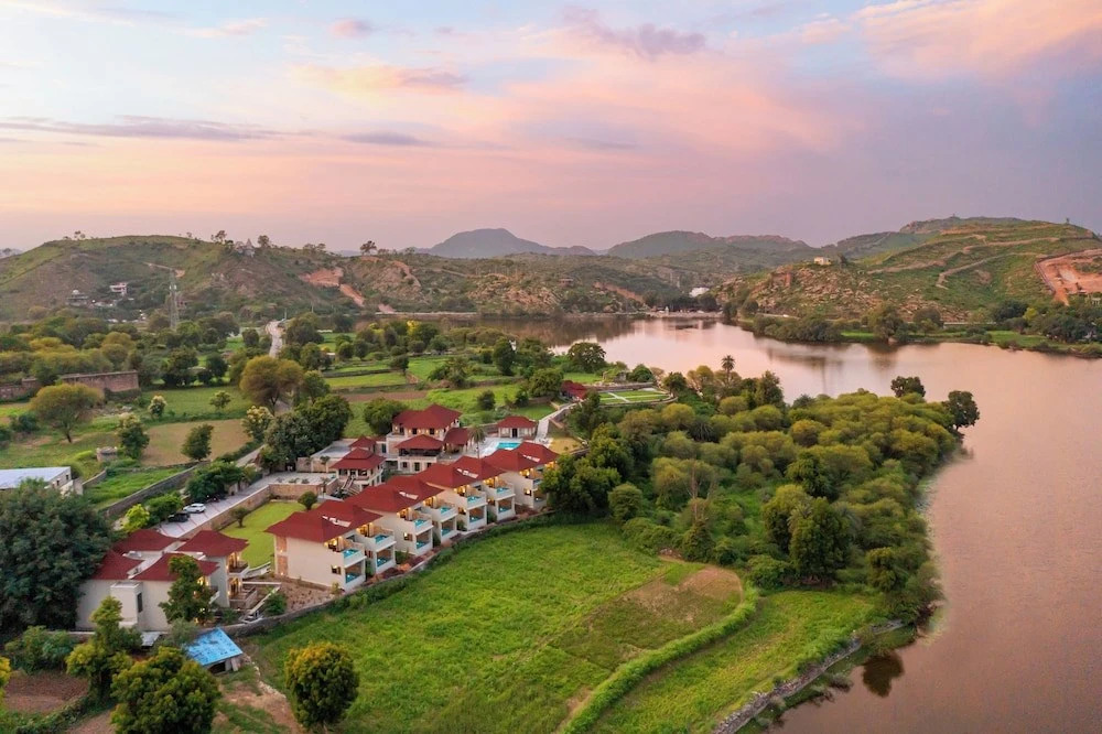 Удаипур: Sarasiruham Resort Private Pool Villa