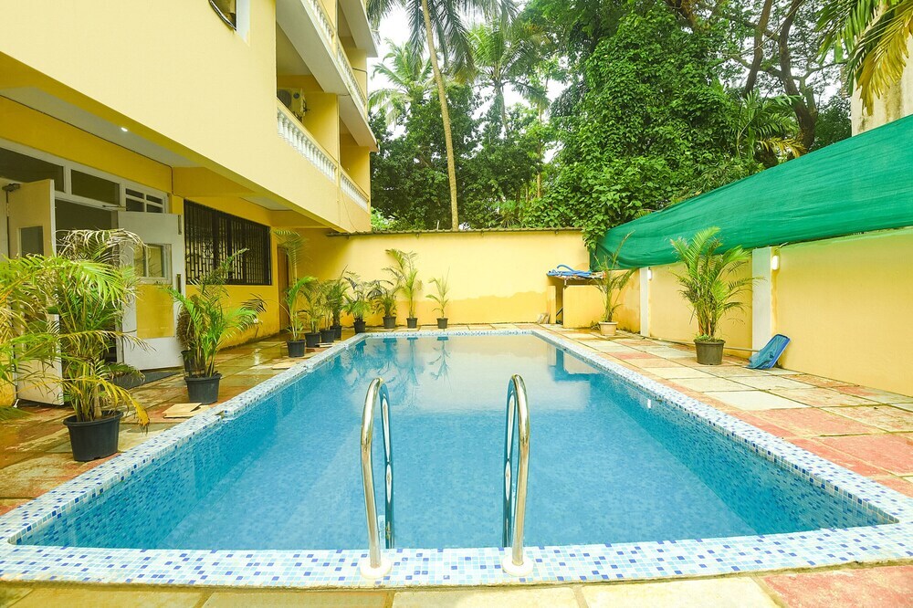 Нерул: FabExpress De Classio With Pool, Candolim