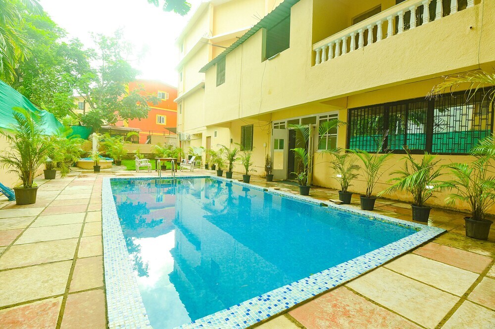 Нерул: FabExpress De Classio With Pool, Candolim