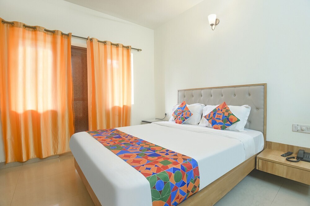Нерул: FabExpress De Classio With Pool, Candolim
