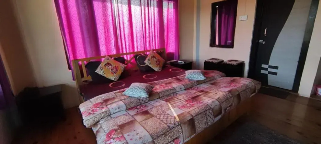 Раникхет: Kumaon Himalayan View