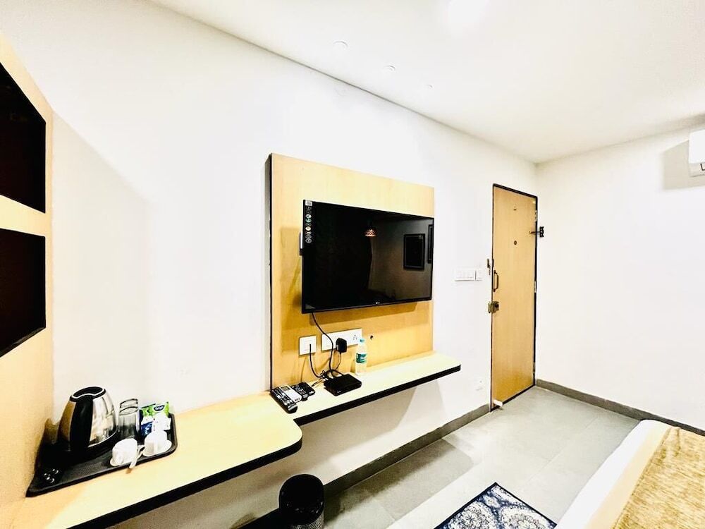 Шамшабад: Hotel Lake View Airport Zone