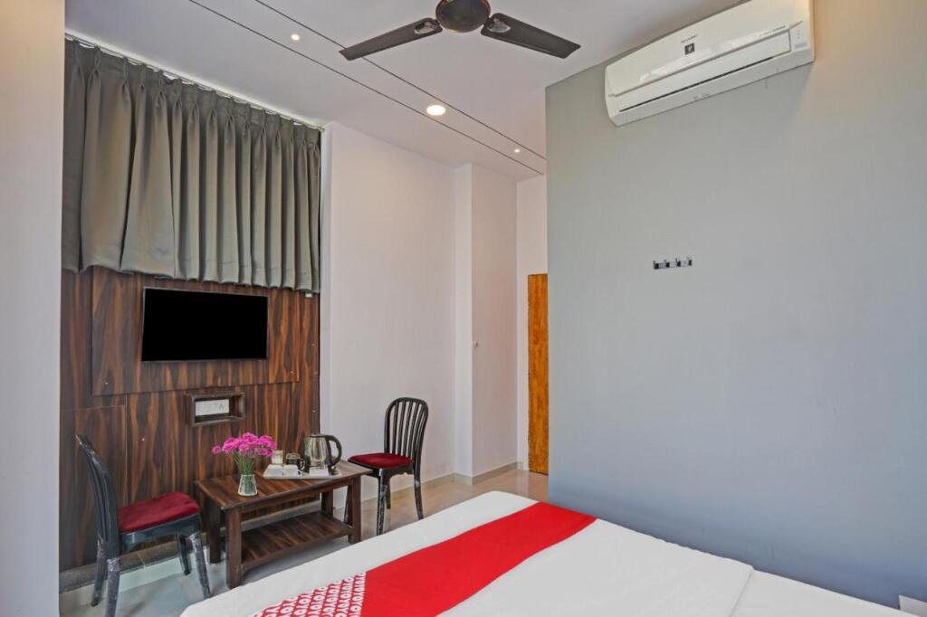Сурат: OYO Flagship 703041 Hotel Sky View