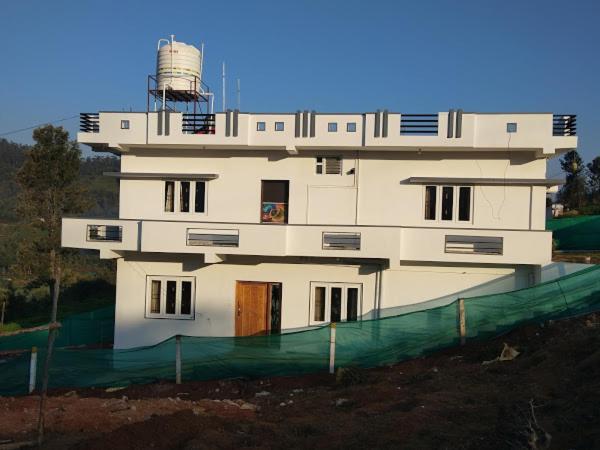 Ути: Mithun Hill View