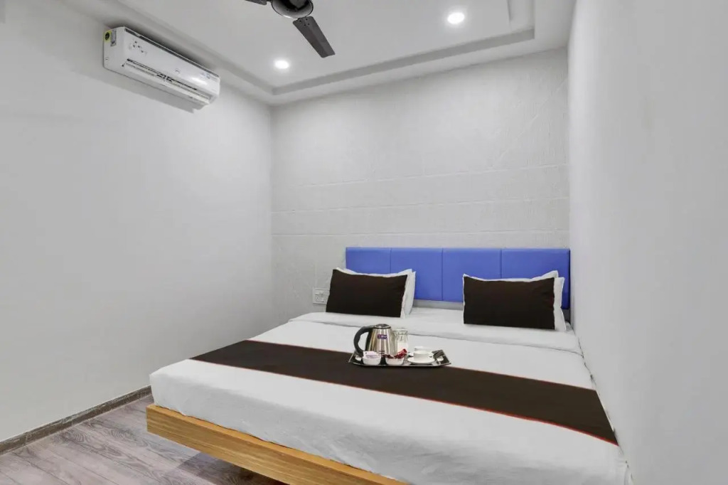 Сурат: Capital O 703324 Hotel Vrundavan Room & Banquet