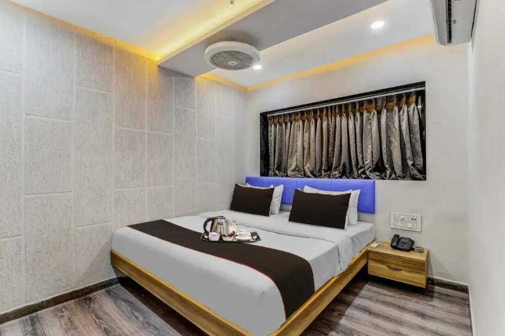 Сурат: Capital O 703324 Hotel Vrundavan Room & Banquet