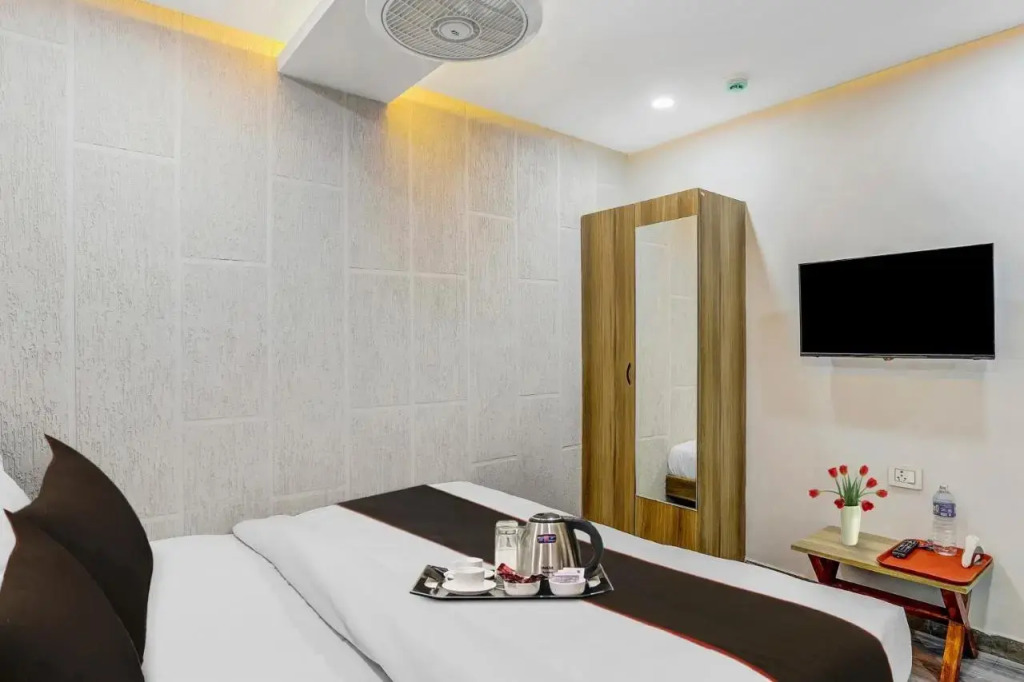 Сурат: Capital O 703324 Hotel Vrundavan Room & Banquet