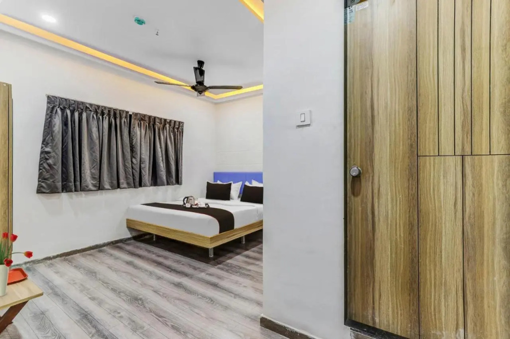 Сурат: Capital O 703324 Hotel Vrundavan Room & Banquet