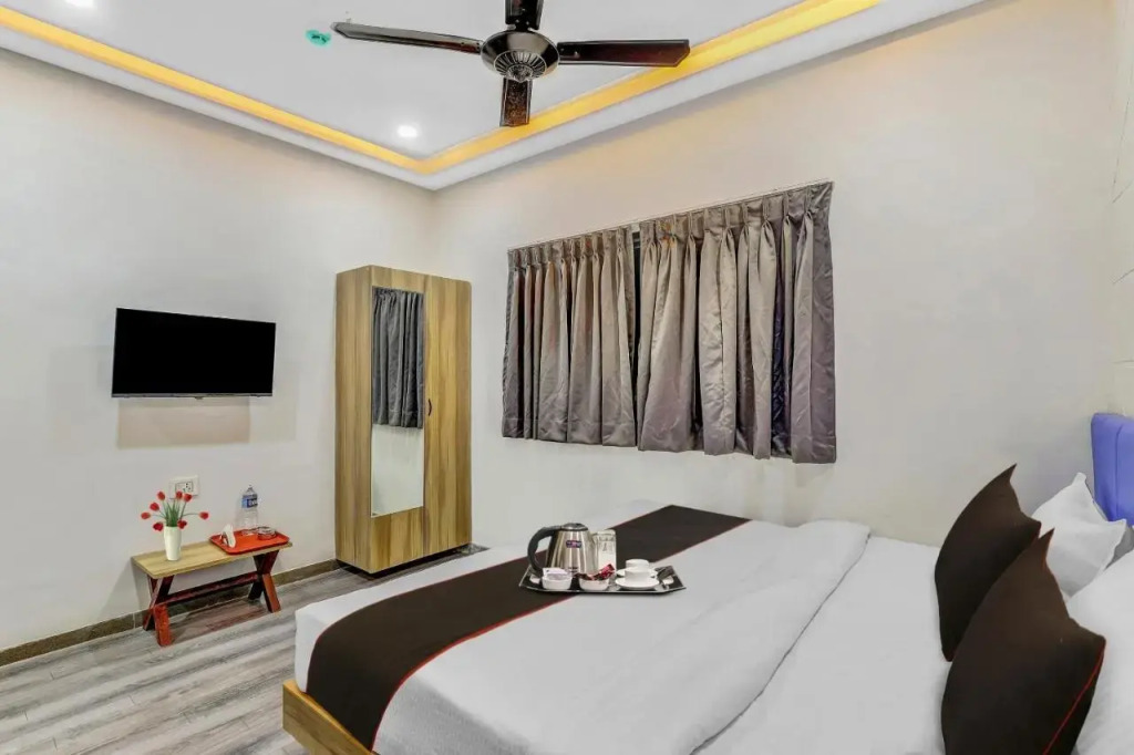 Сурат: Capital O 703324 Hotel Vrundavan Room & Banquet