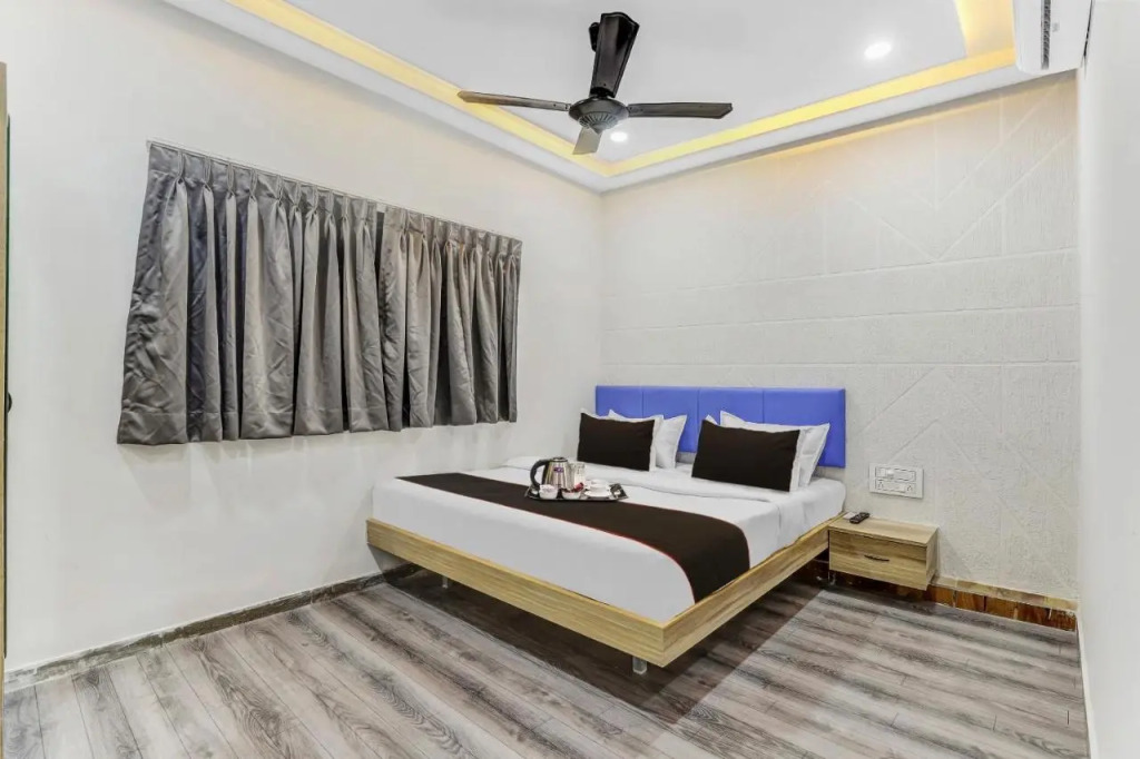Сурат: Capital O 703324 Hotel Vrundavan Room & Banquet