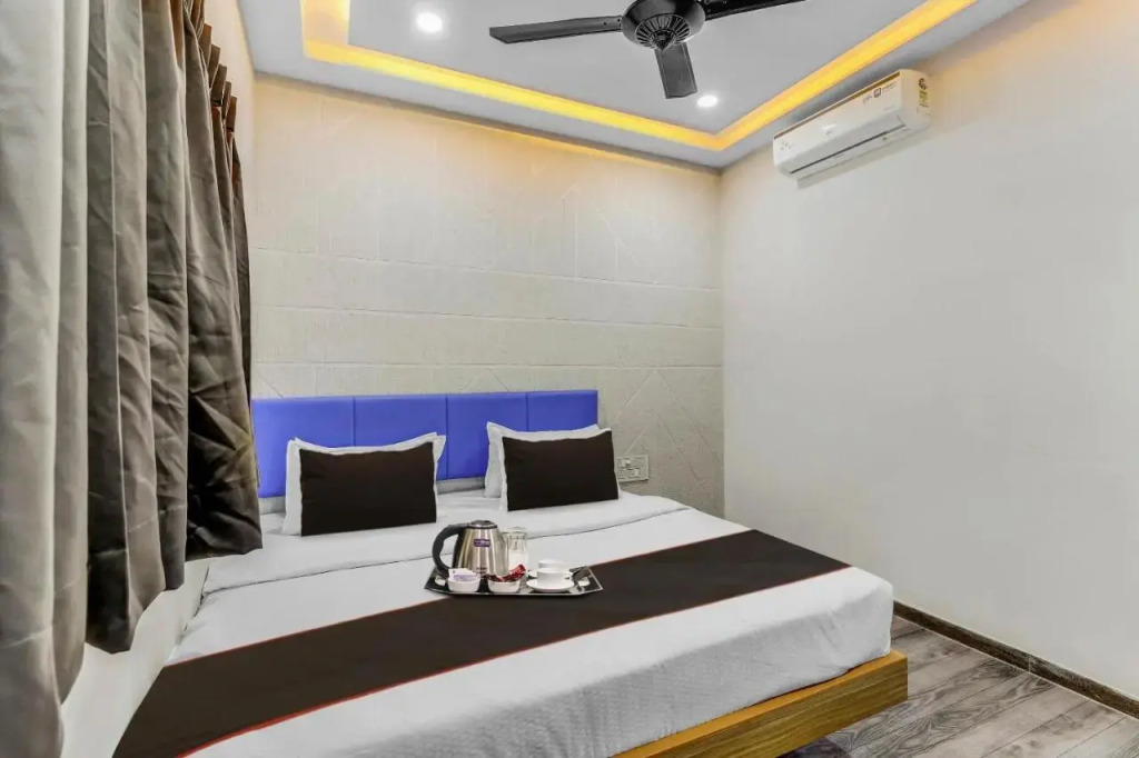 Сурат: Capital O 703324 Hotel Vrundavan Room & Banquet