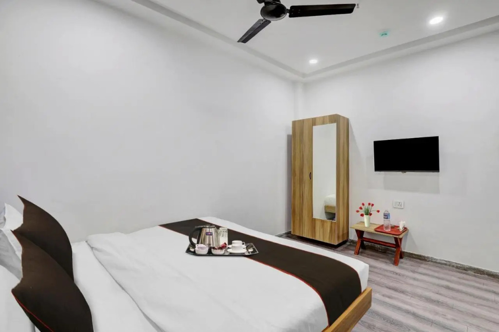 Сурат: Capital O 703324 Hotel Vrundavan Room & Banquet