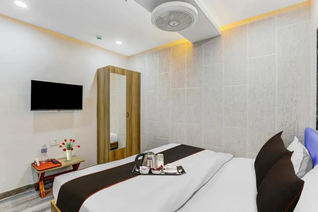 Сурат: Capital O 703324 Hotel Vrundavan Room & Banquet