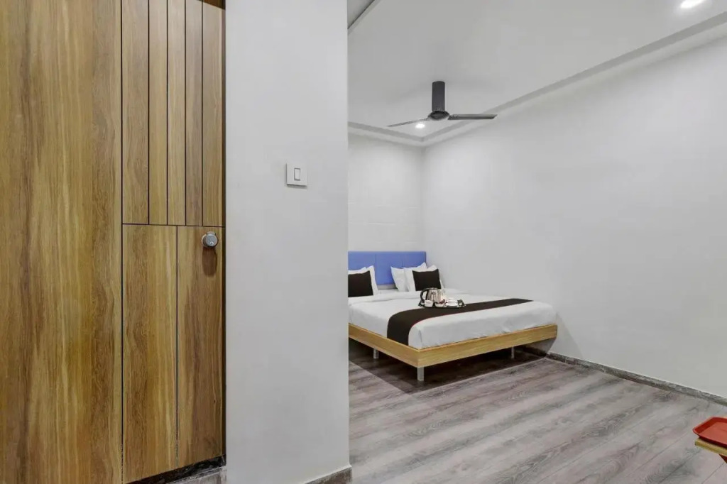 Сурат: Capital O 703324 Hotel Vrundavan Room & Banquet