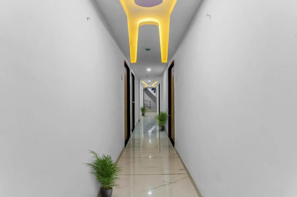 Сурат: Capital O 703324 Hotel Vrundavan Room & Banquet