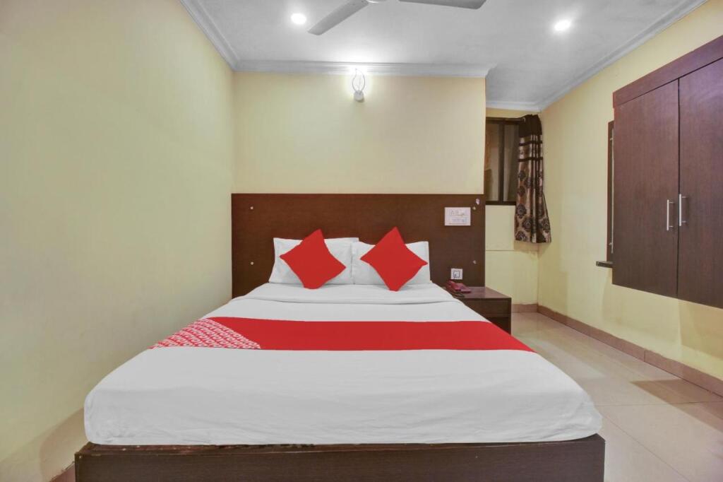 Секундерабад: Oyo 82030 Hotel Happy Rooms