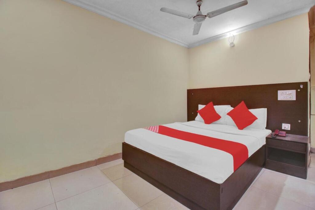 Секундерабад: Oyo 82030 Hotel Happy Rooms