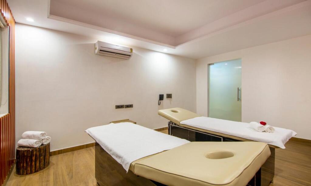 Нойда: Treebo Premium Embassy Inn