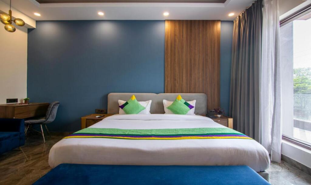 Нойда: Treebo Premium Embassy Inn