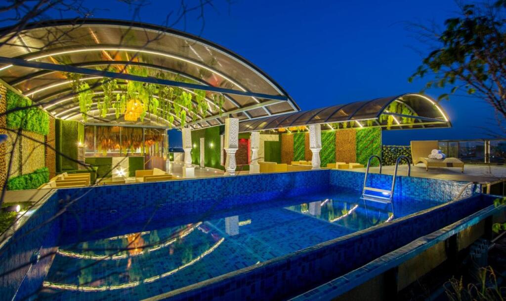 Нойда: Treebo Premium Embassy Inn
