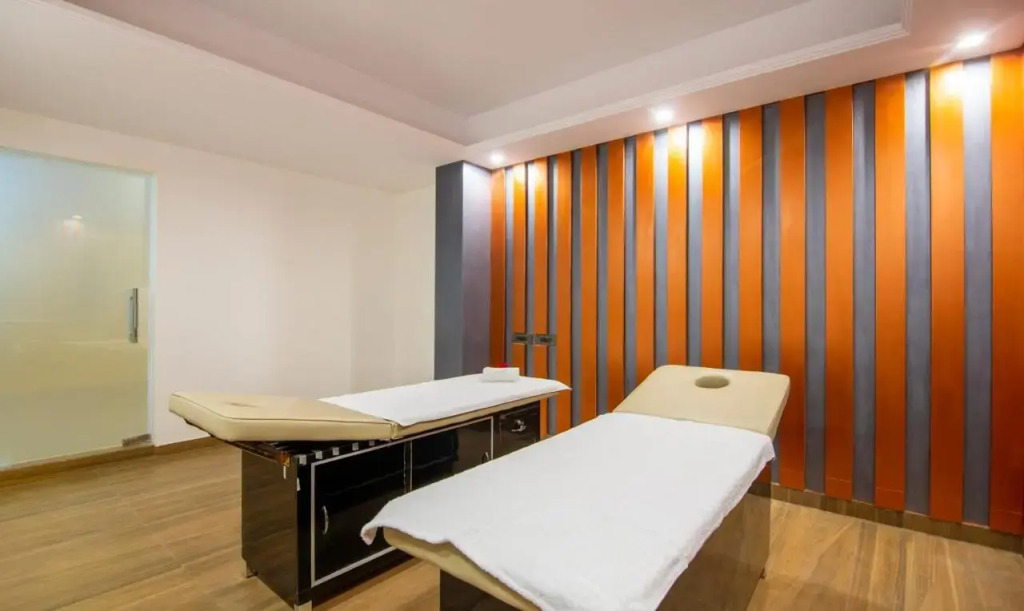Нойда: Treebo Premium Embassy Inn