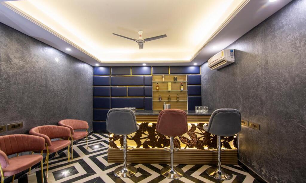 Нойда: Treebo Premium Embassy Inn