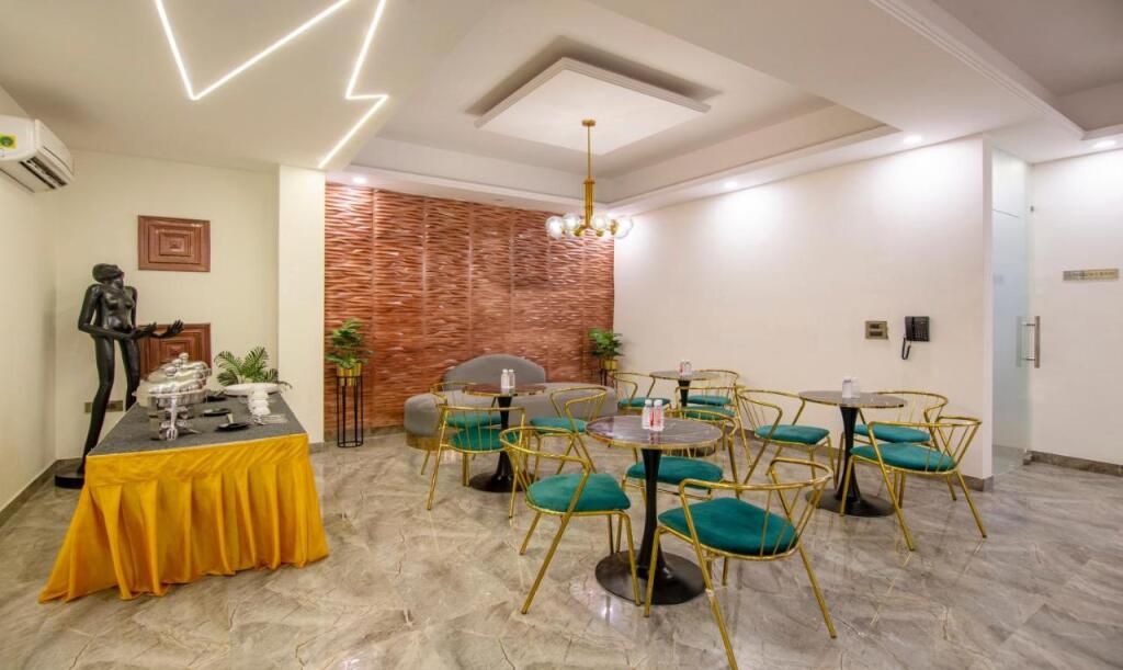Нойда: Treebo Premium Embassy Inn