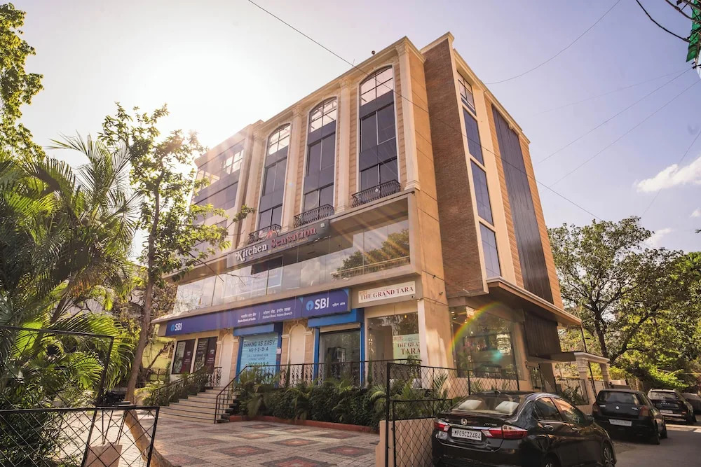 Индаур: Hotel The Grand Tara