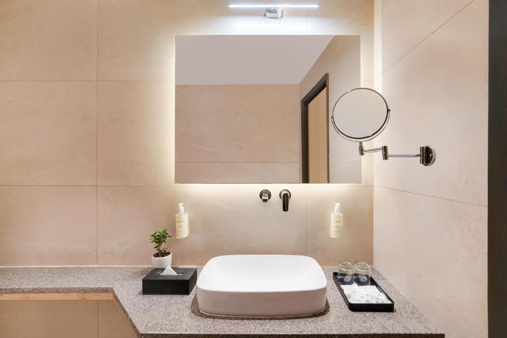 Джвалапур: Lemon Tree Hotel Haridwar