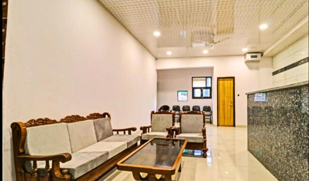 Нью-Дели: Qotel Hotel Peeragarhi