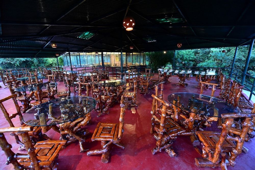 Ути: The Tiger Paw Resort