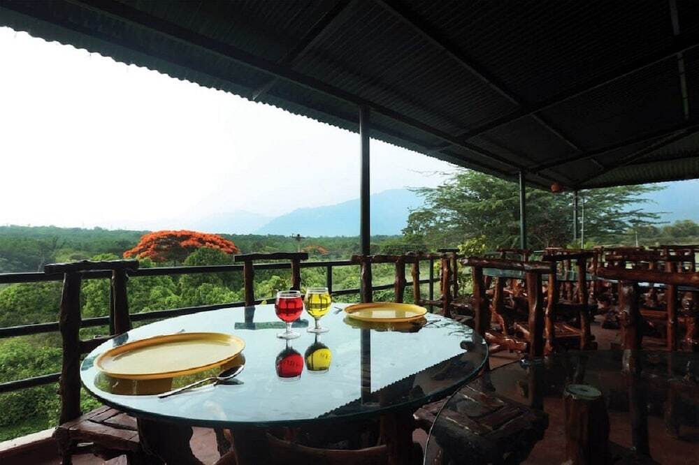 Ути: The Tiger Paw Resort