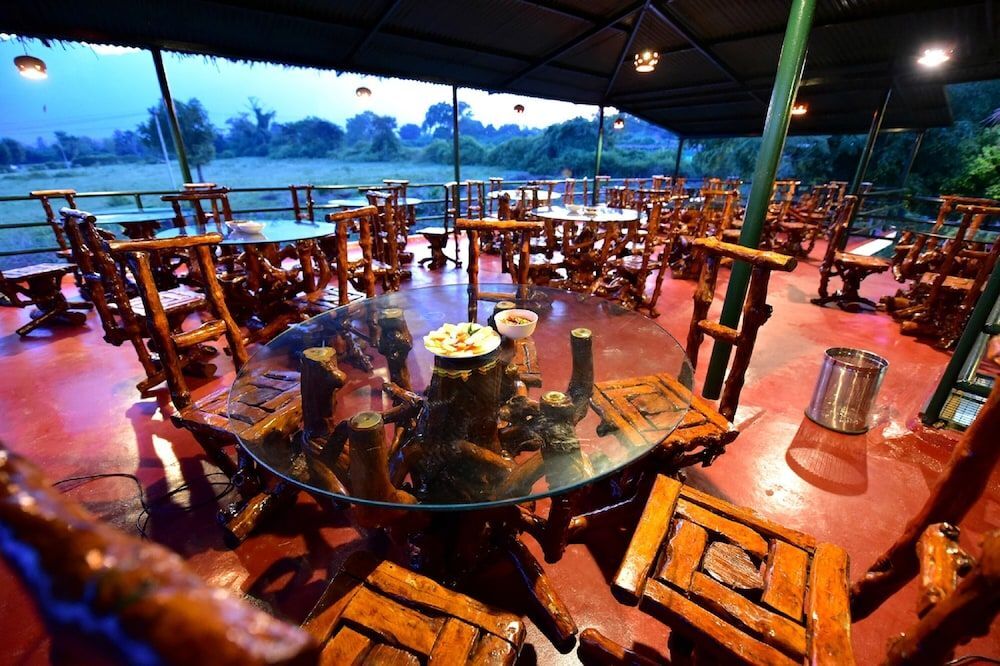 Ути: The Tiger Paw Resort