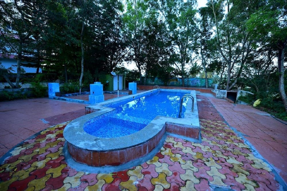 Ути: The Tiger Paw Resort