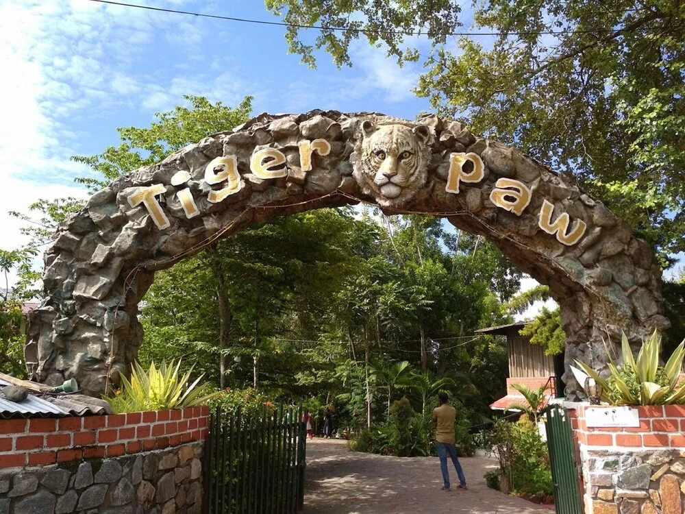 Ути: The Tiger Paw Resort