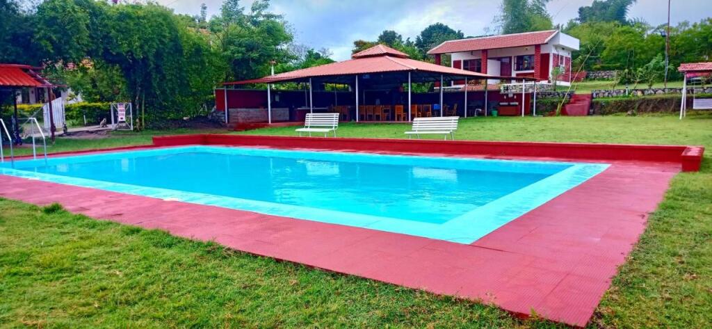 Ути: Safari land and guest house